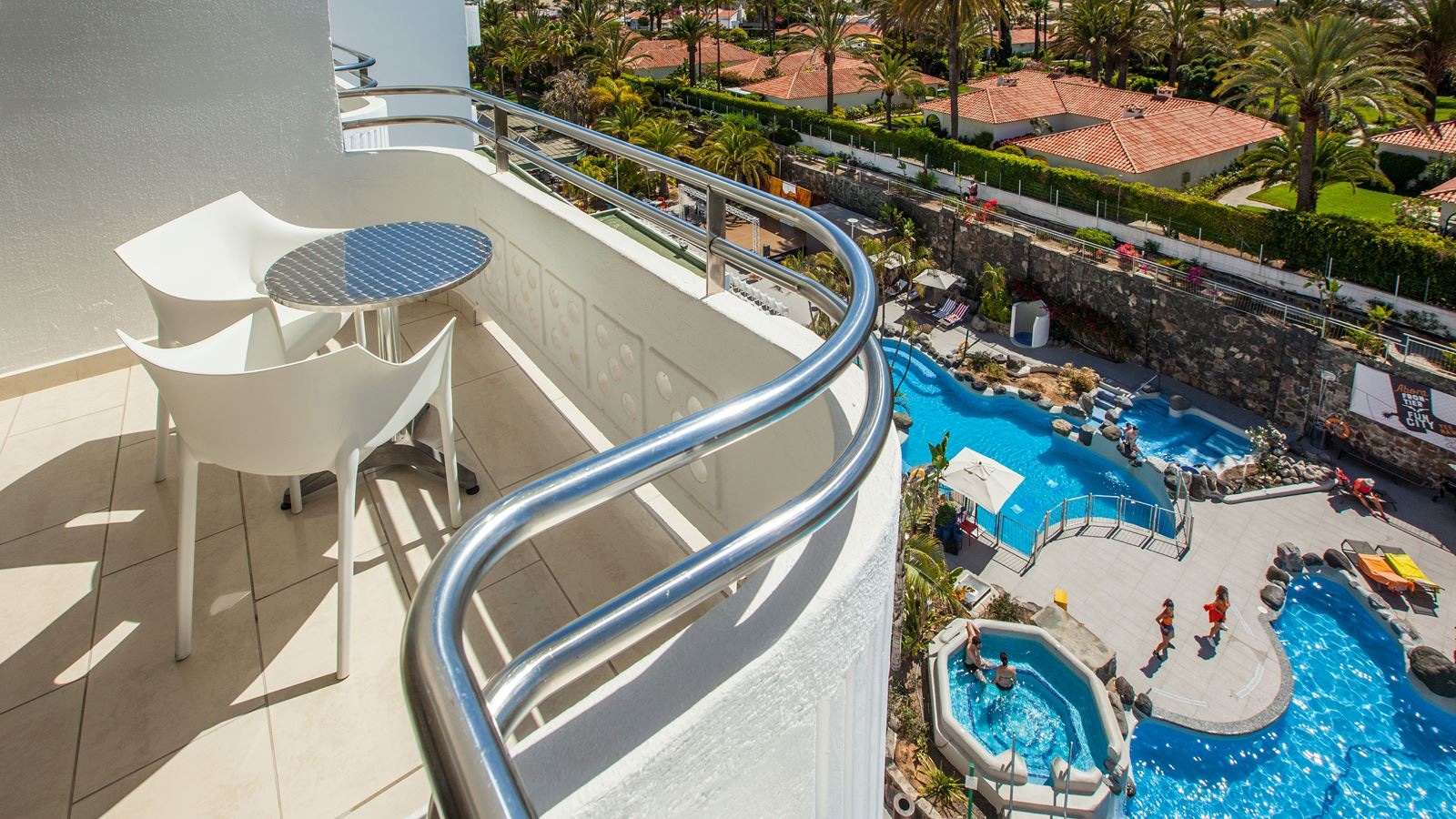 rooms-ddep-double-deluxe-swimup-pool-terrace