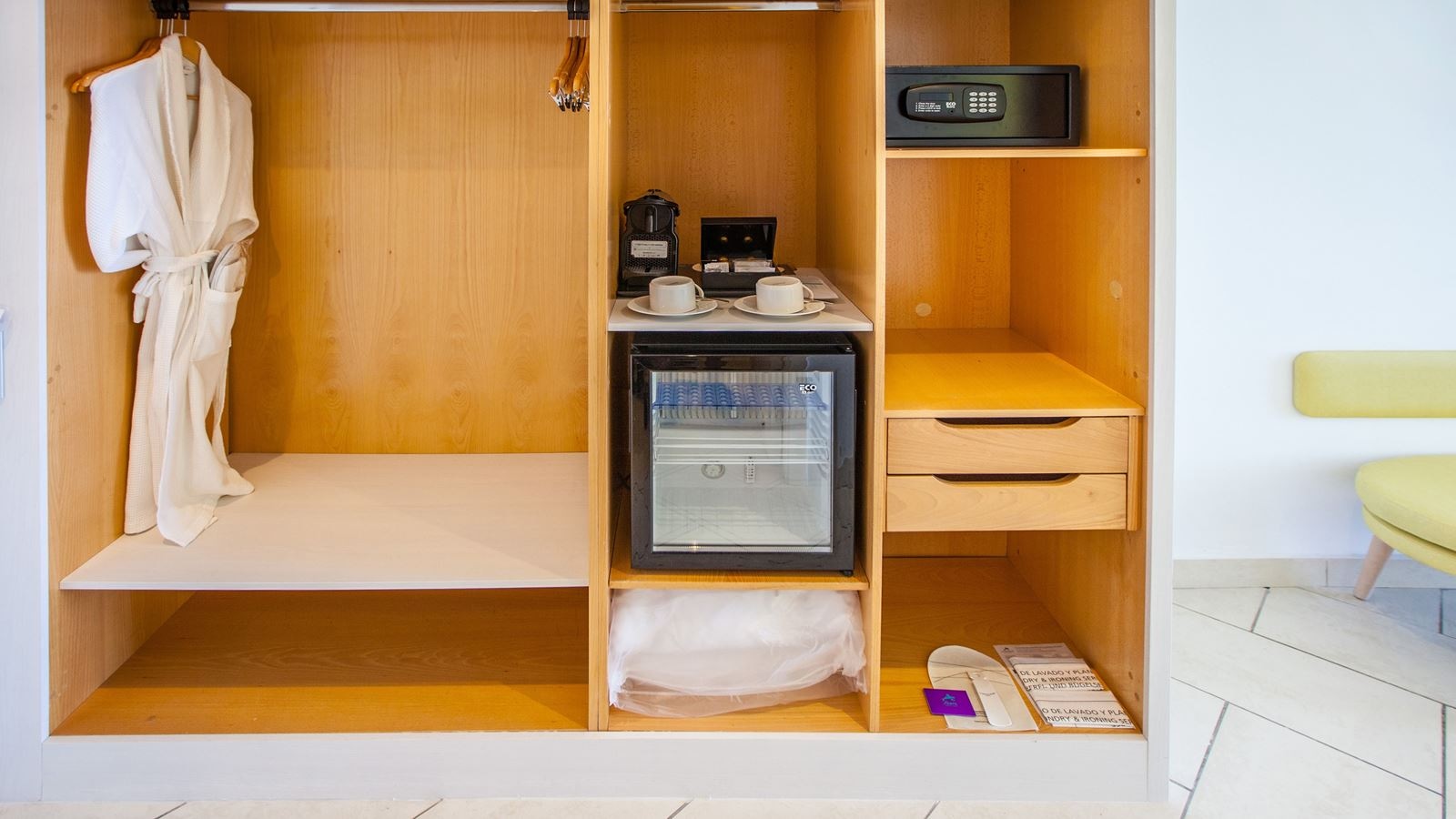 rooms-ddep-double-deluxe-swimup-pool-terrace