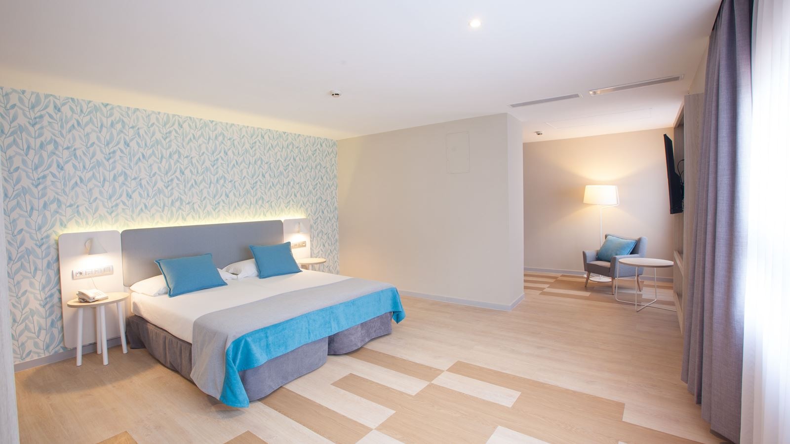 rooms-double-standard-economy