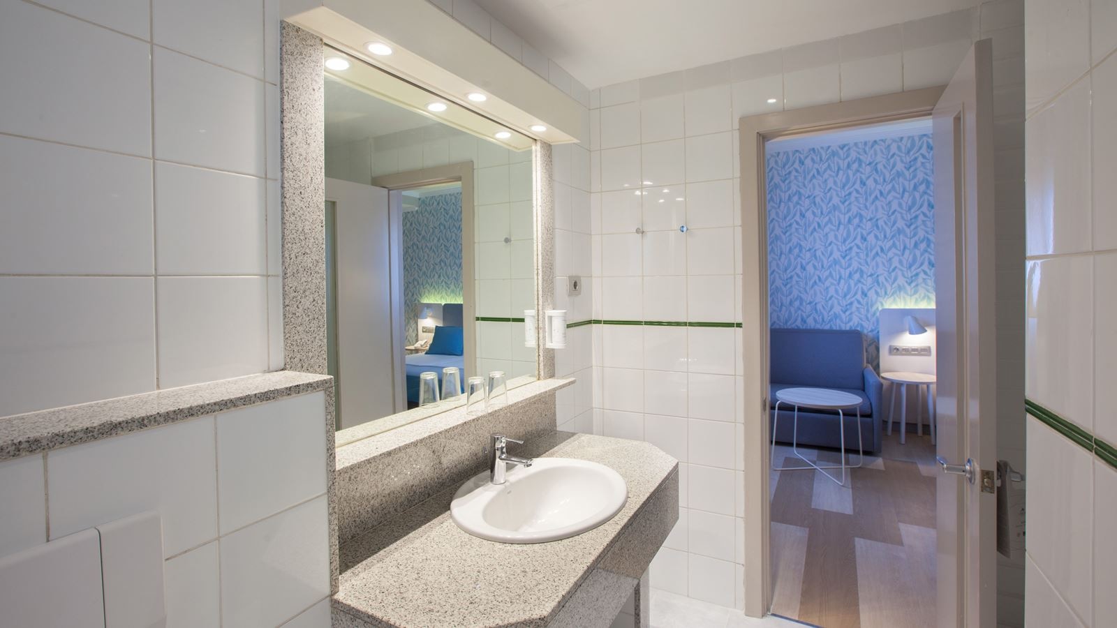 rooms-double-standard-economy