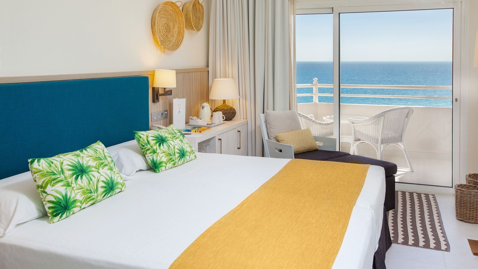 rooms-ddev-double-deluxe-sea-view-balcony