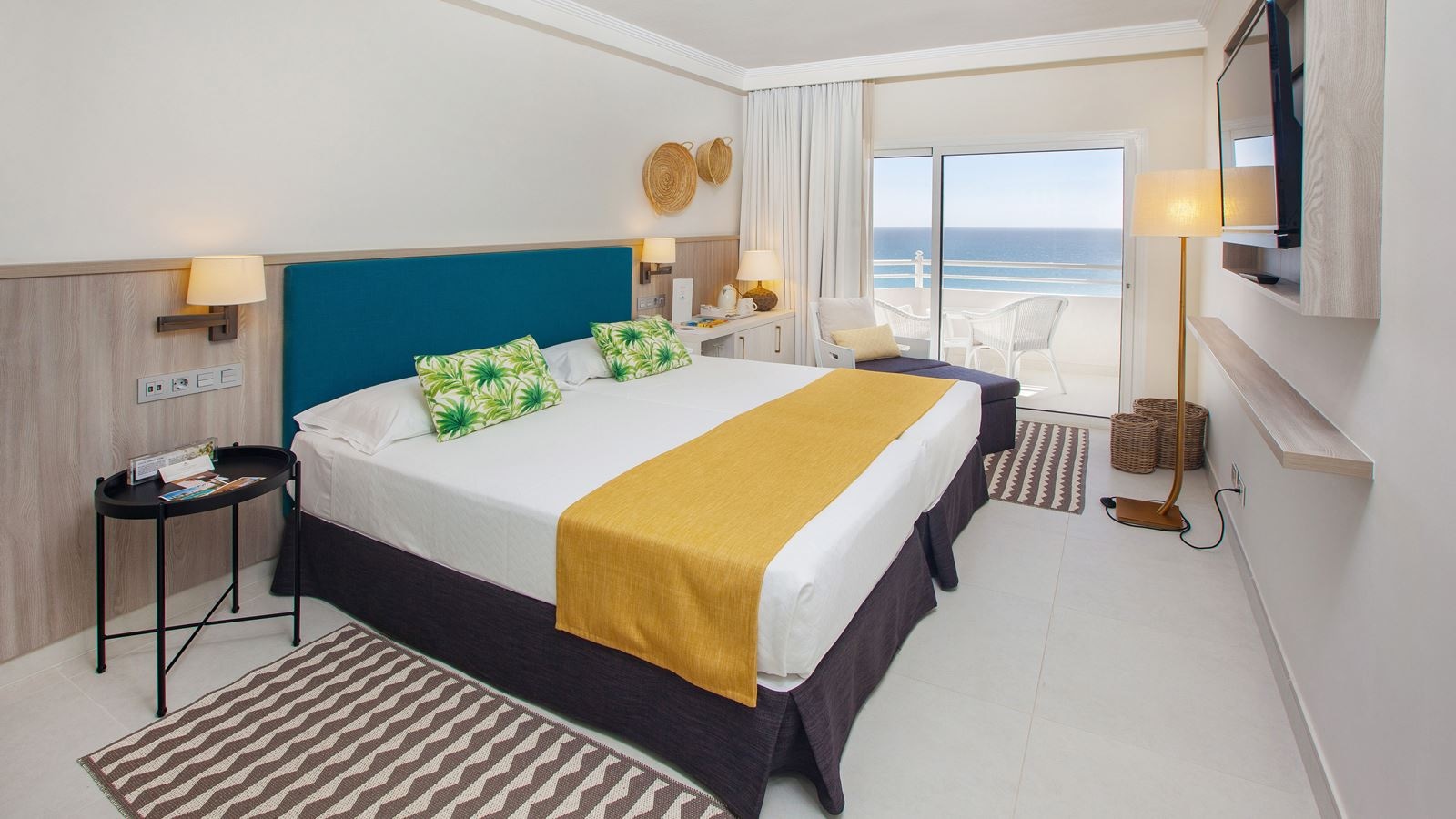 rooms-ddev-double-deluxe-sea-view-balcony