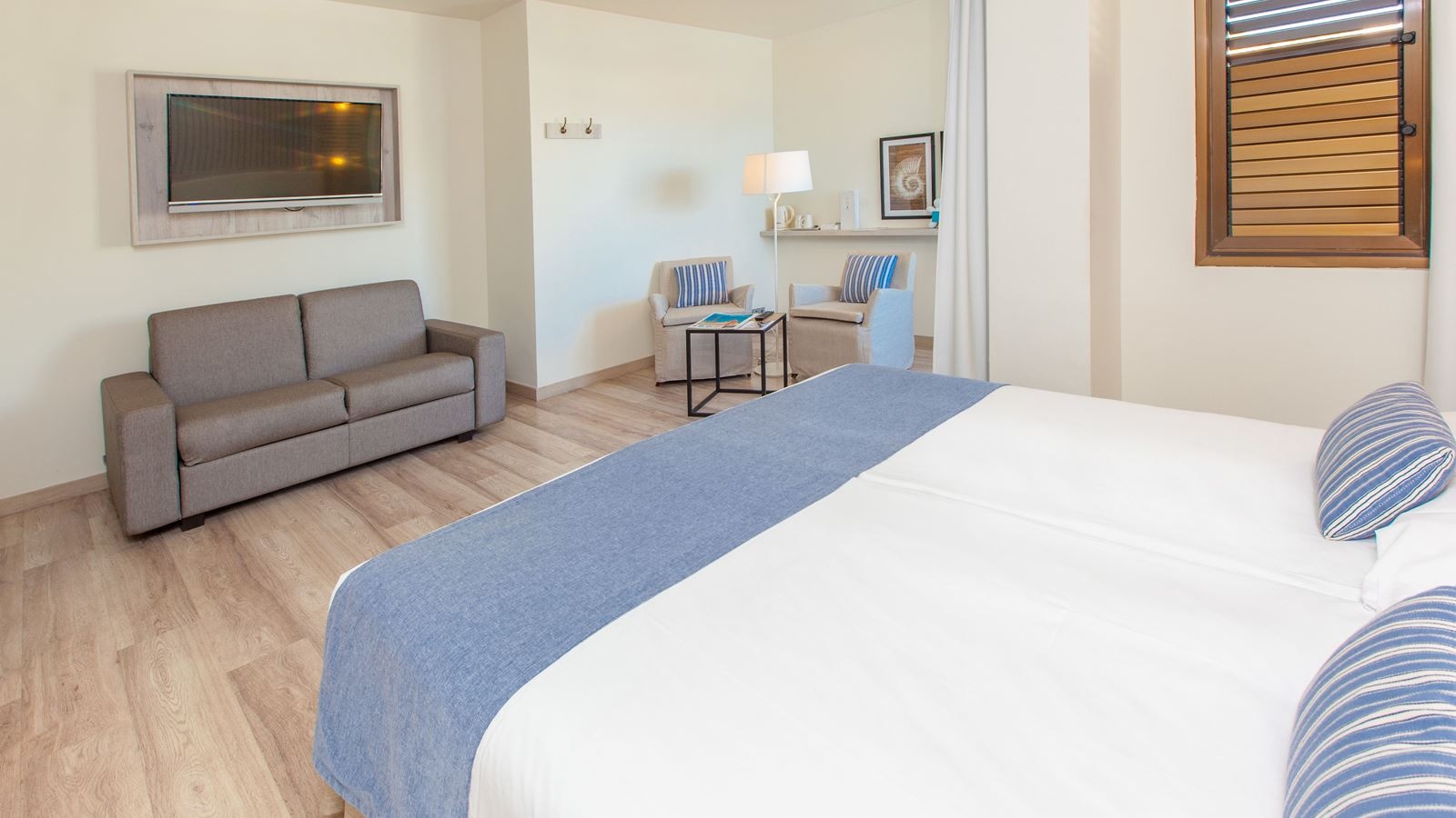 rooms-jus-junior-suite-with-balcony