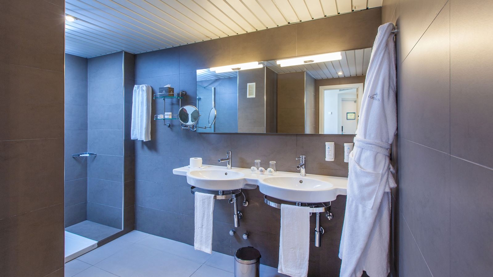 rooms-ses-senior-suite-with-garden-or-side-sea-view-balcony