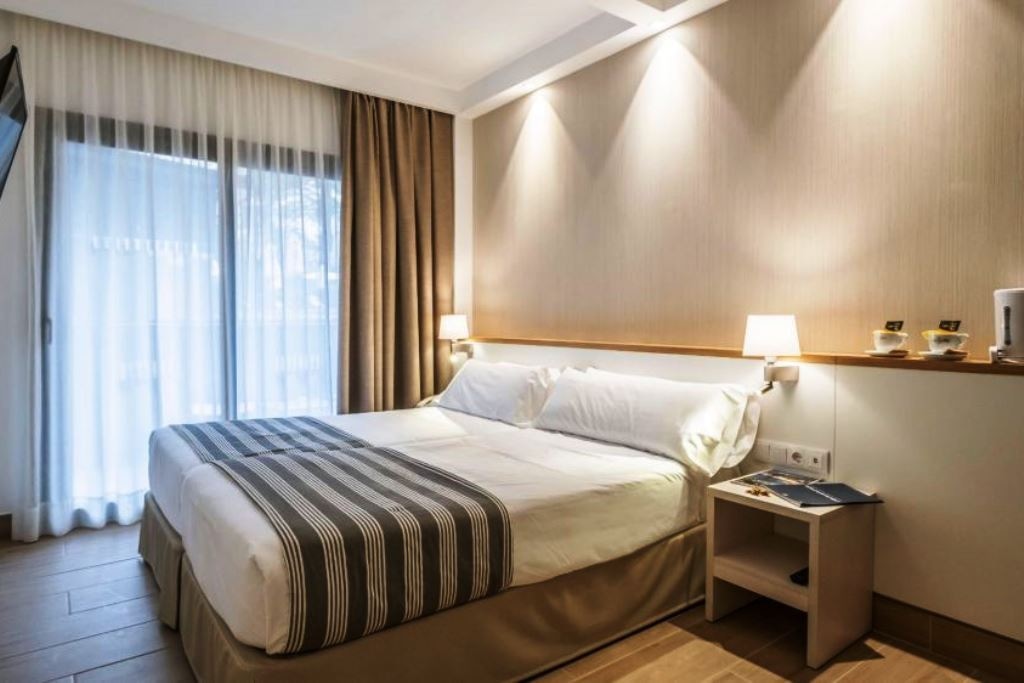 rooms-double-standard-room-balcony-or-terrace