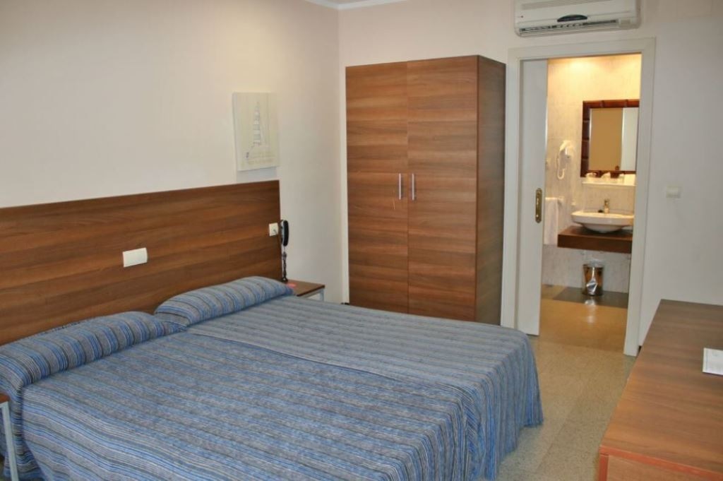 rooms-classic-double-room-with-balcony-or-terrace