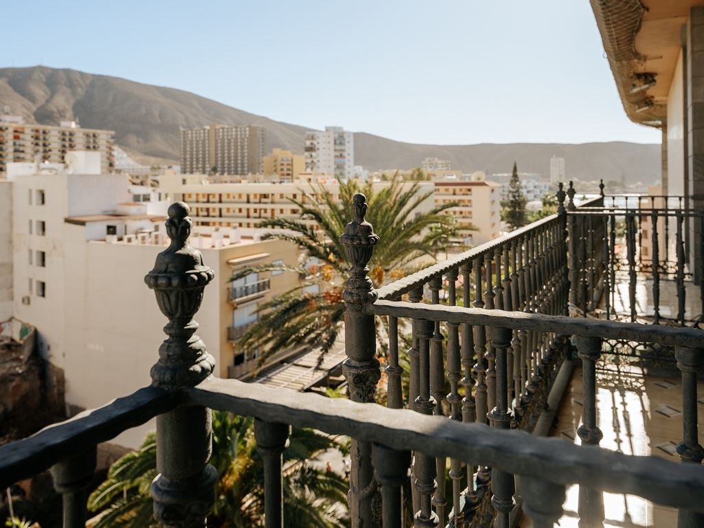 rooms-plaza-view-deluxe-room-with-balcony