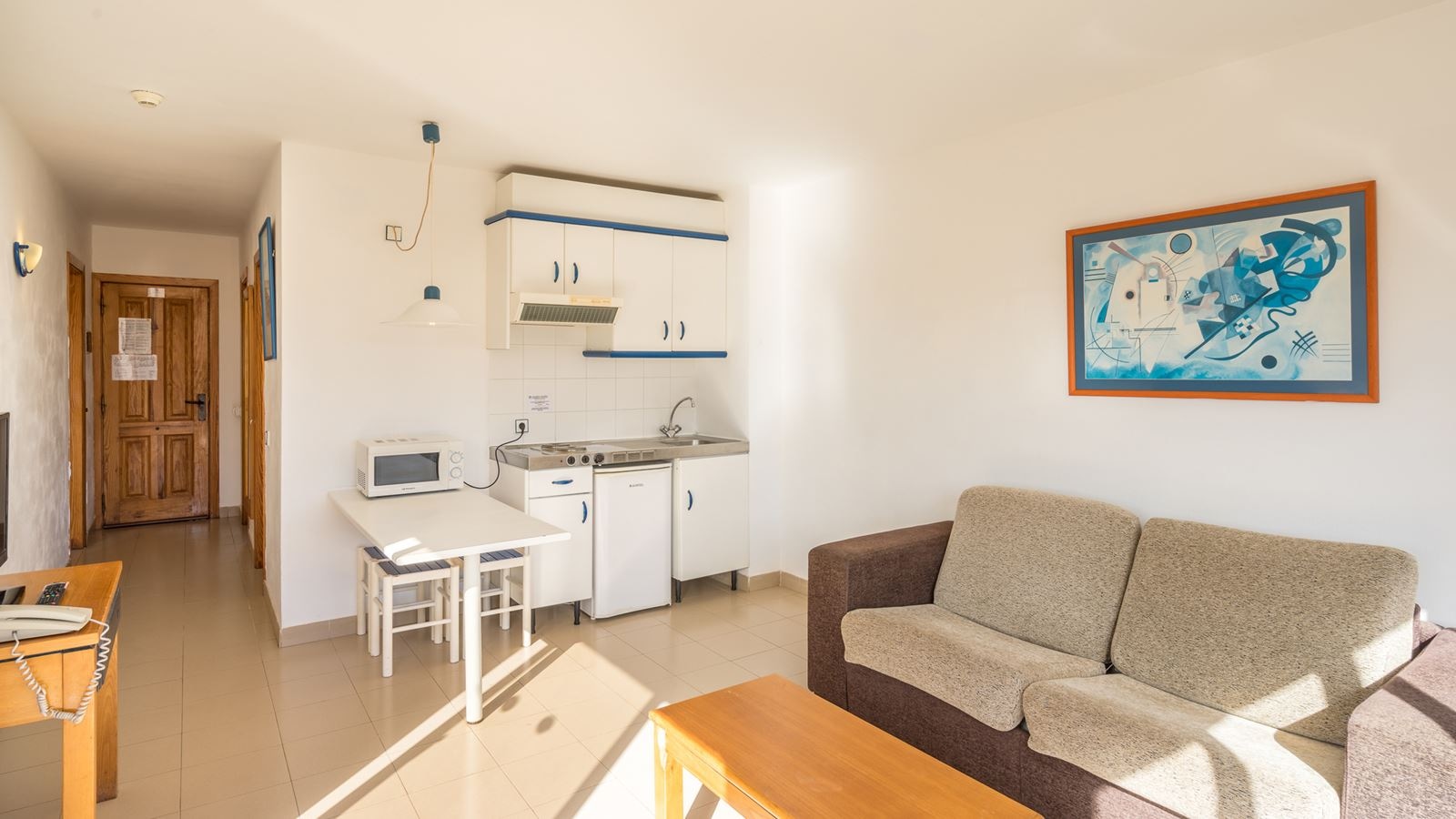 rooms-apartment-2-bedrooms-balcony-or-terrace