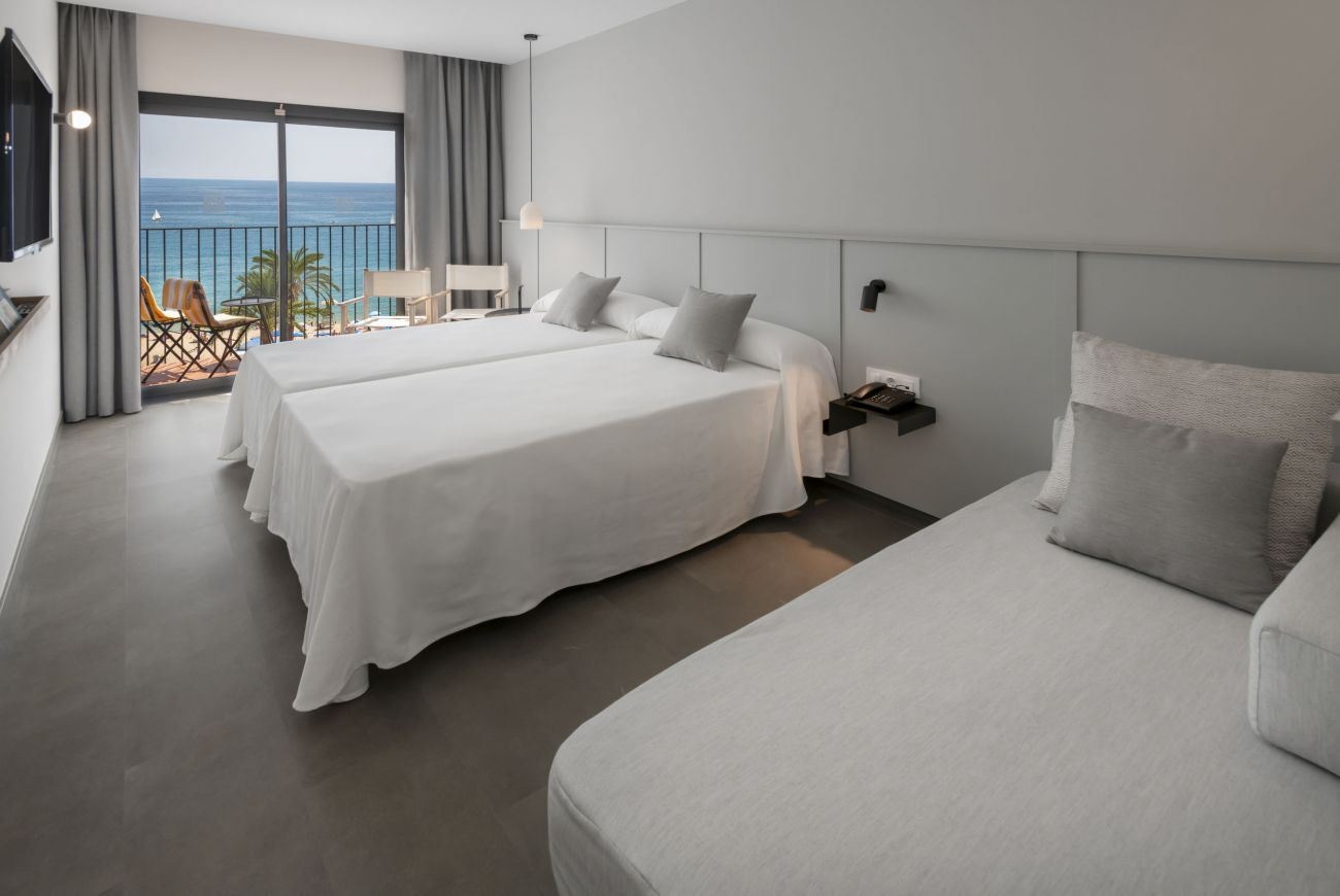 rooms-triple-standard-room-seaview