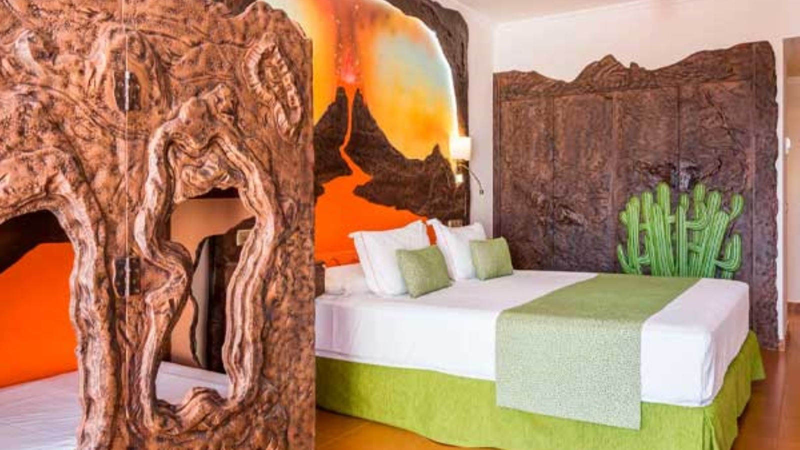 rooms-double-theme-room