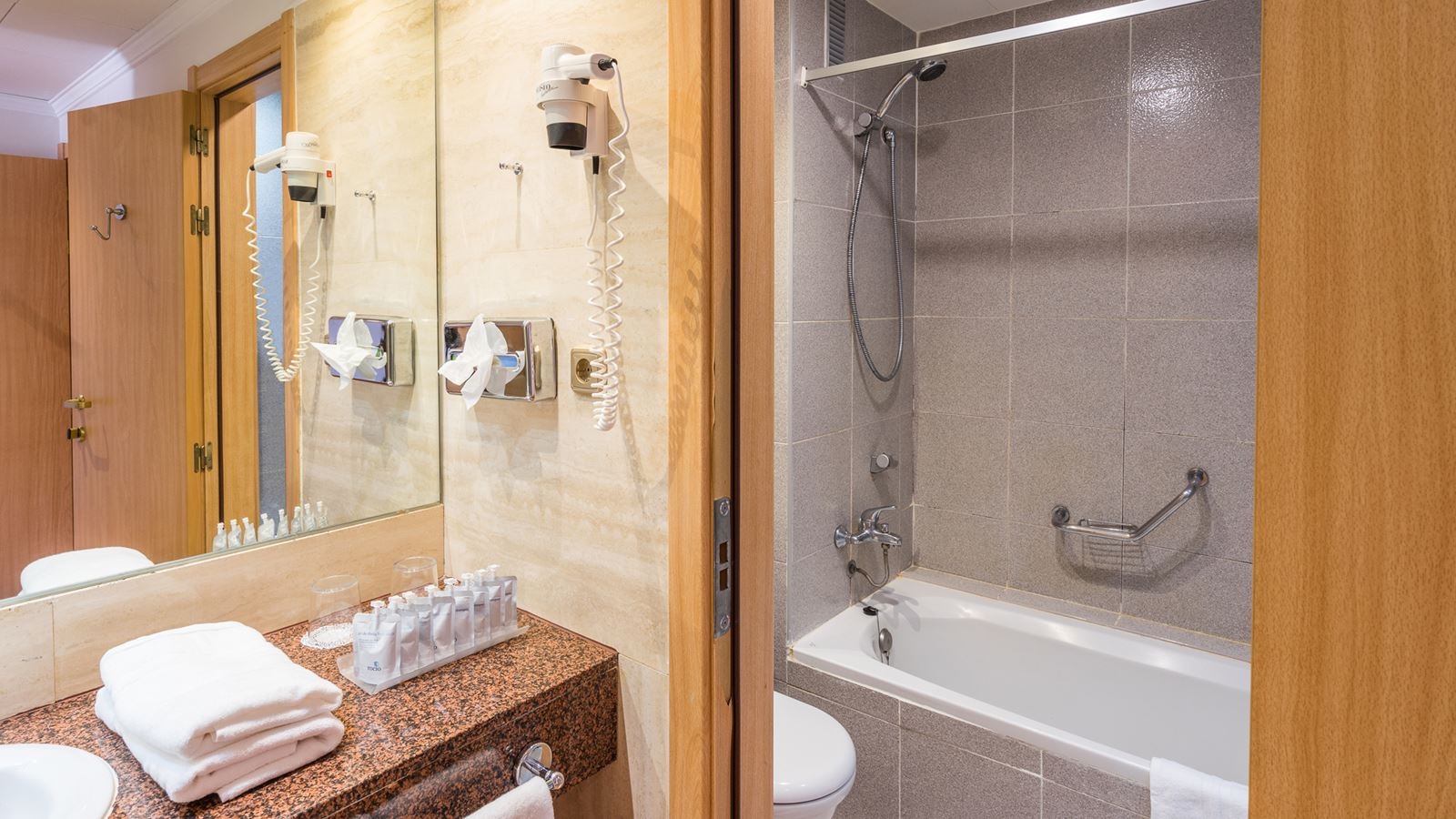 rooms-double-theme-room