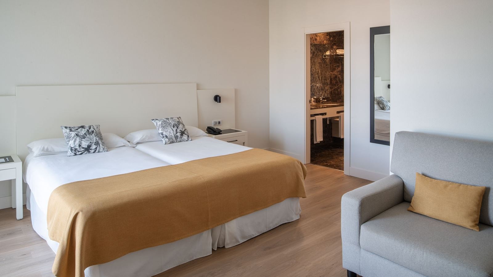 rooms-double-standard-city-view