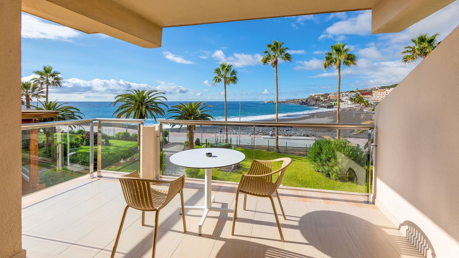 rooms-15extra-suite-1-bedroom-with-sea-view
