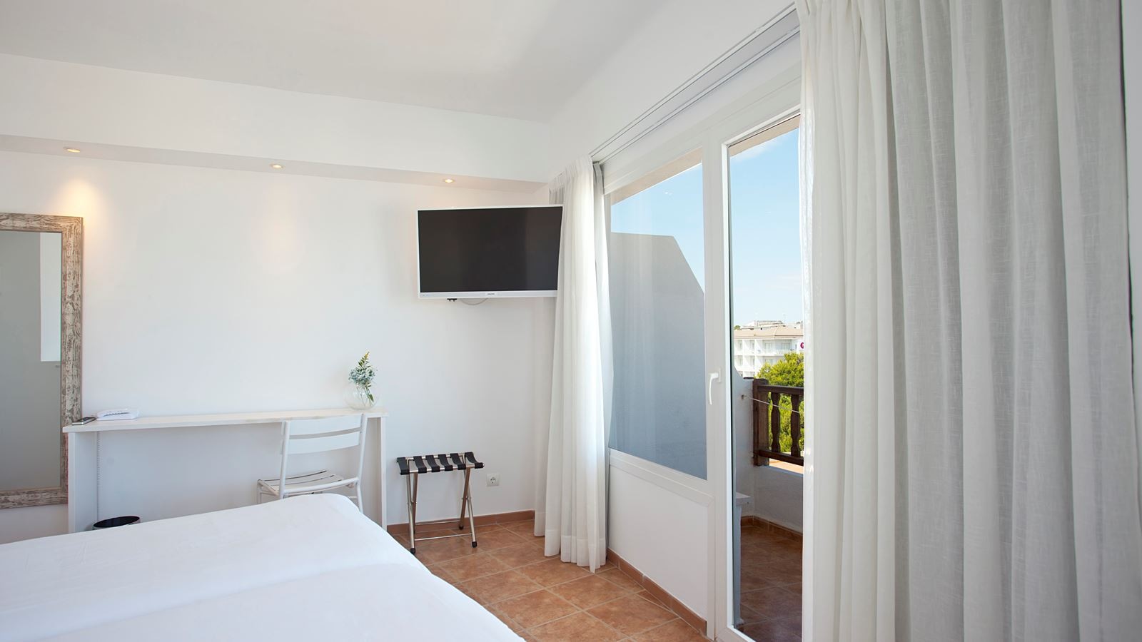 rooms-db--twin-room-balcony-or-terrace