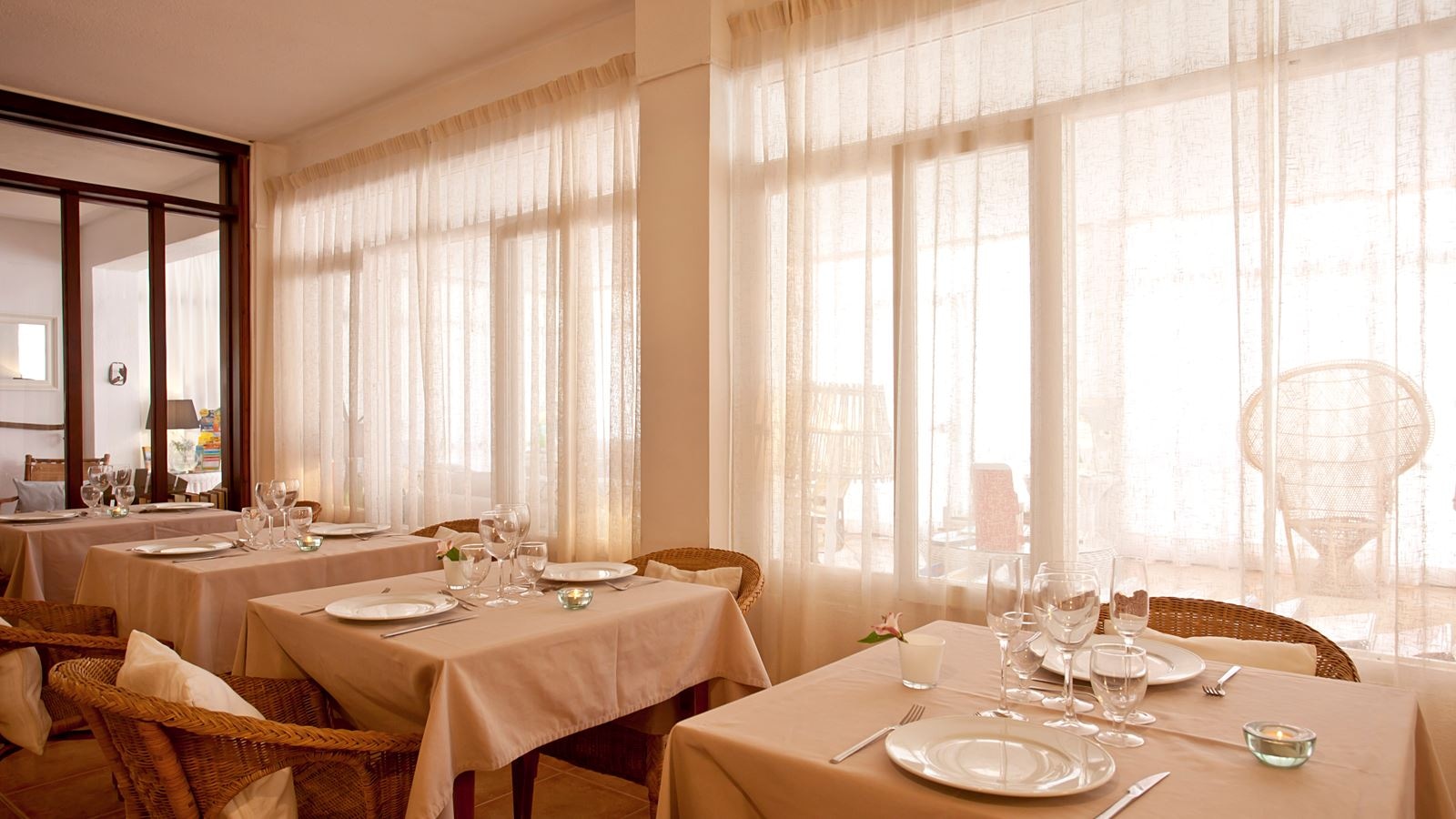 restaurants-restaurant