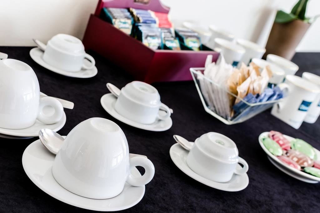 restaurants-restaurant