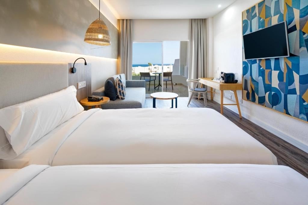 rooms-junior-suite-with-balcony-or-terrace