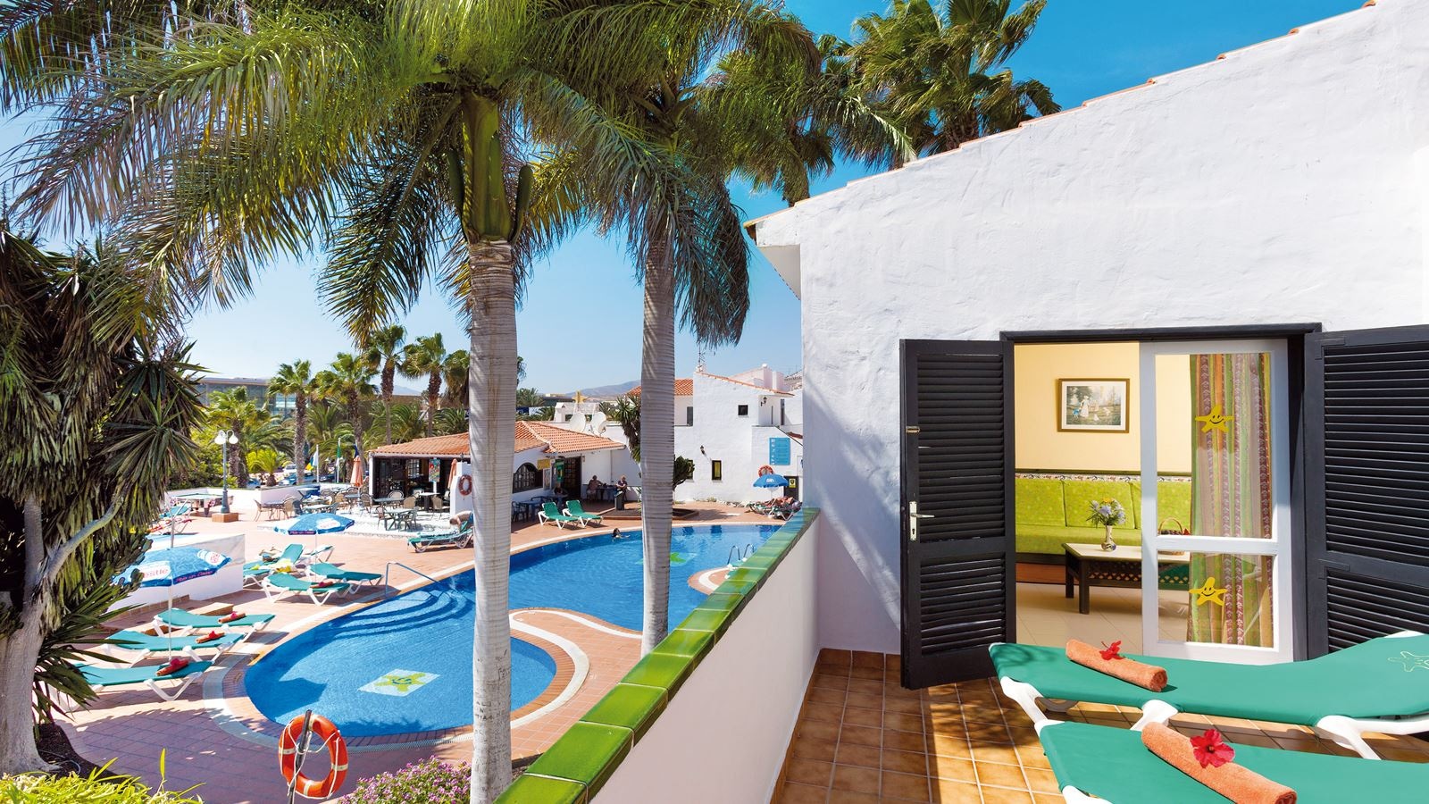 rooms-1-bdrm-pool-view