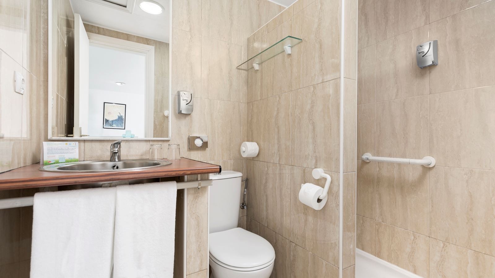 rooms-2-bedrooms-family-room-terrace