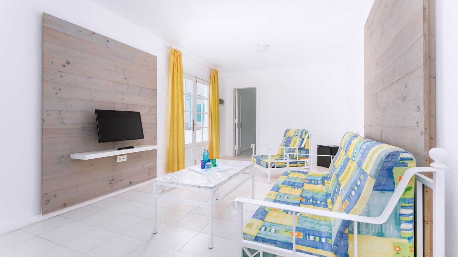 rooms-one-bedroom-suite-pool-side-terrace