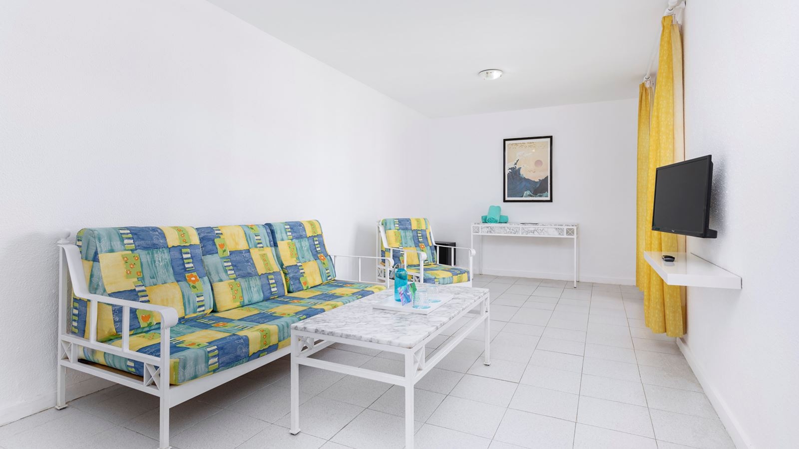 rooms-2-bedrooms-family-room-pool-side-terrace