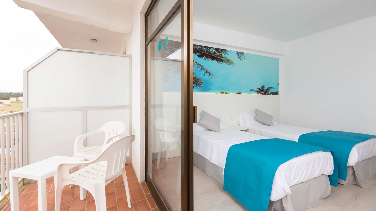 rooms-twin-room