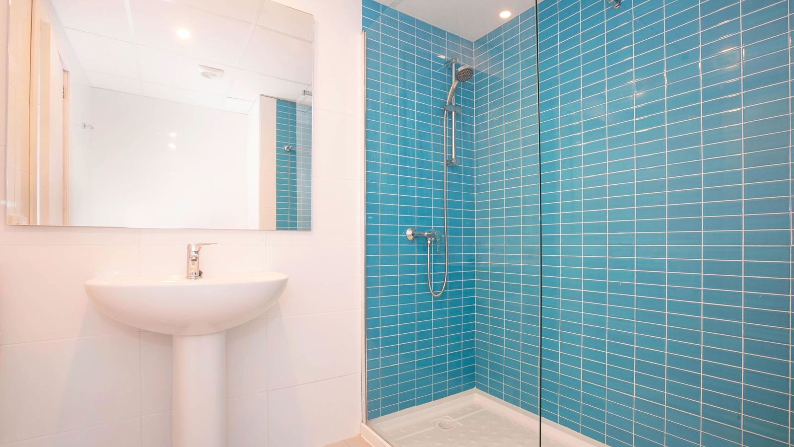 rooms-twin-room