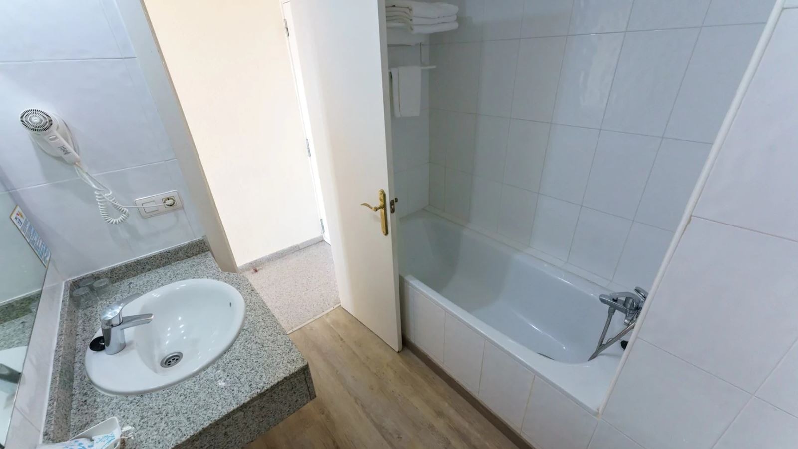 rooms-quadruple-standard-room