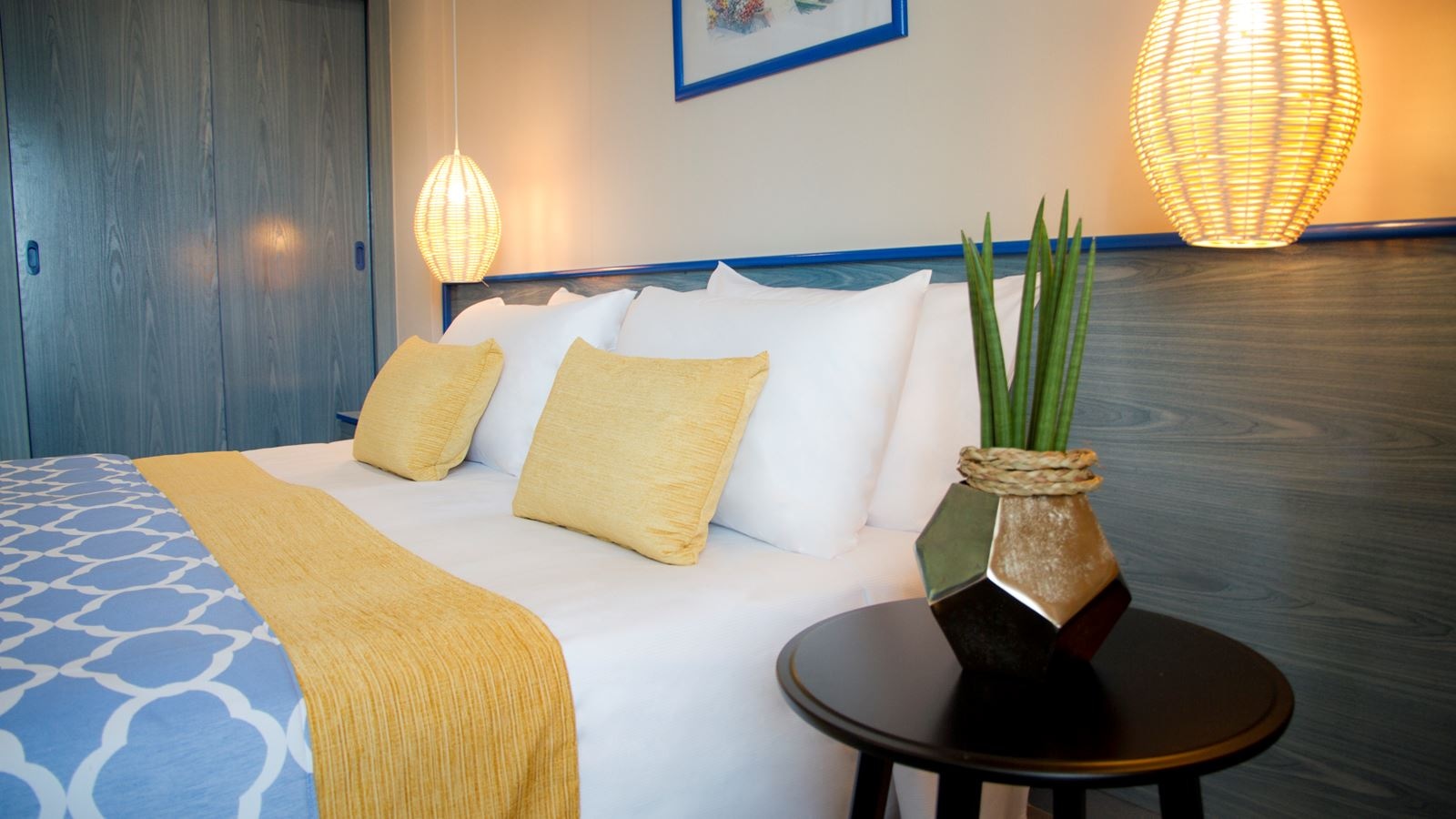 rooms-triple-room-balcony-or-terrace