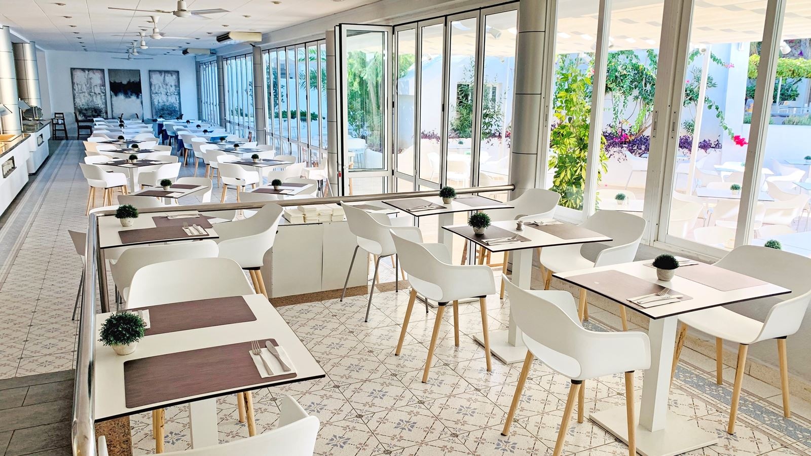 restaurants-all-inclusive-with-alcoholic-drinks-own-brands