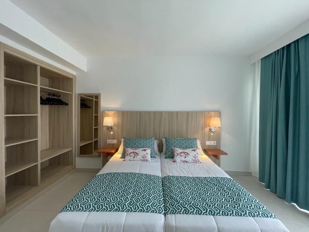 rooms-double-standard-room-with-balcony-or-terrace