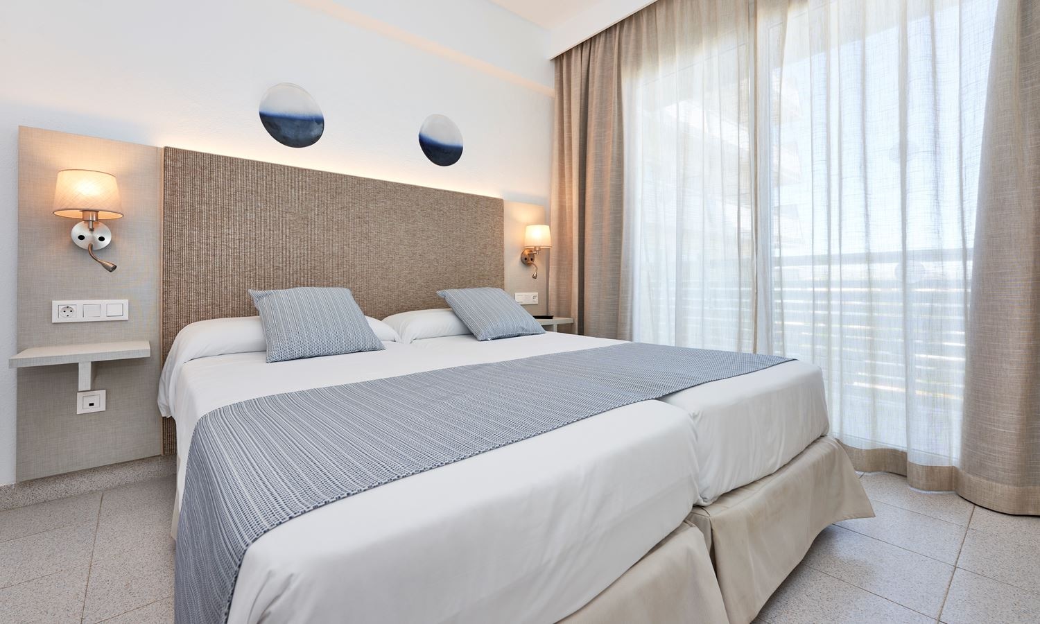 rooms-junior-suite-with-balcony-or-terrace