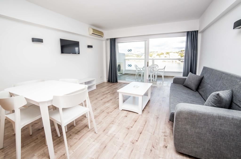 rooms-apartment-2-bedroom-sea-view