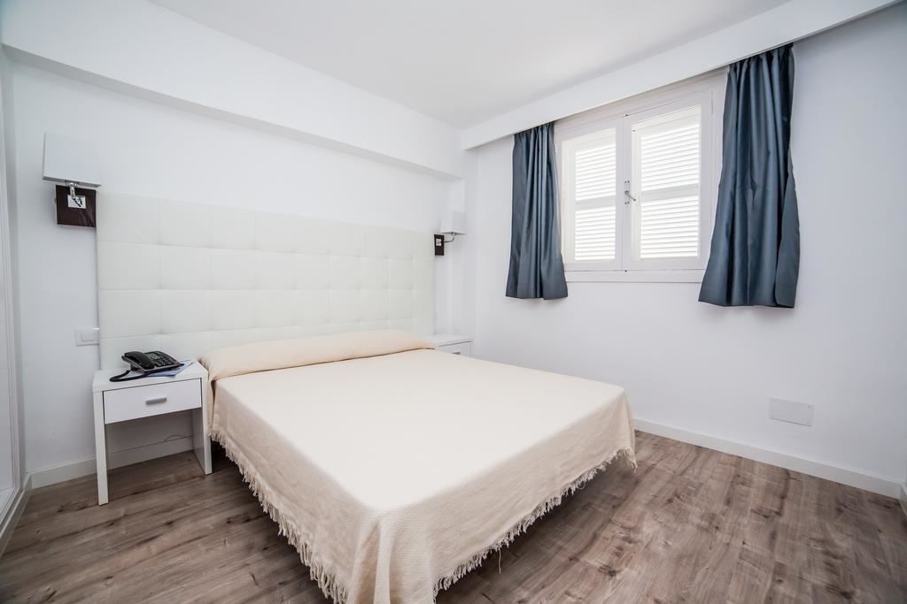 rooms-apartment-2-bedroom-sea-view