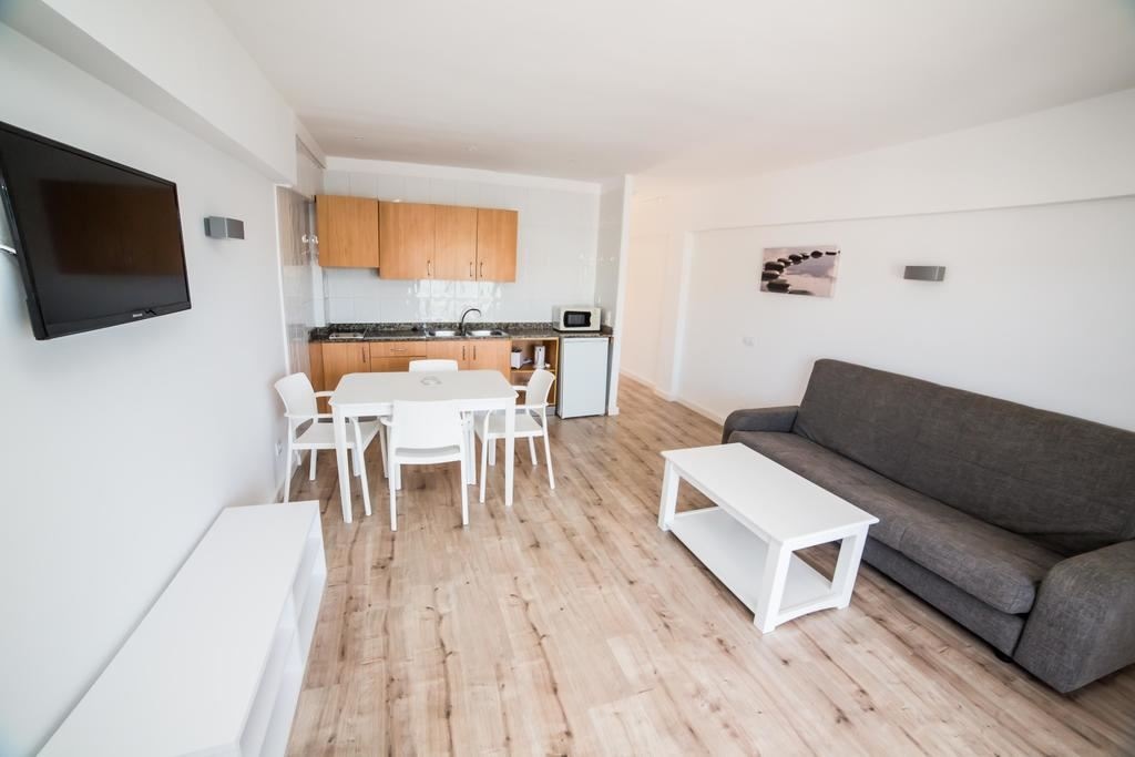 rooms-apartment-2-bedroom-sea-view