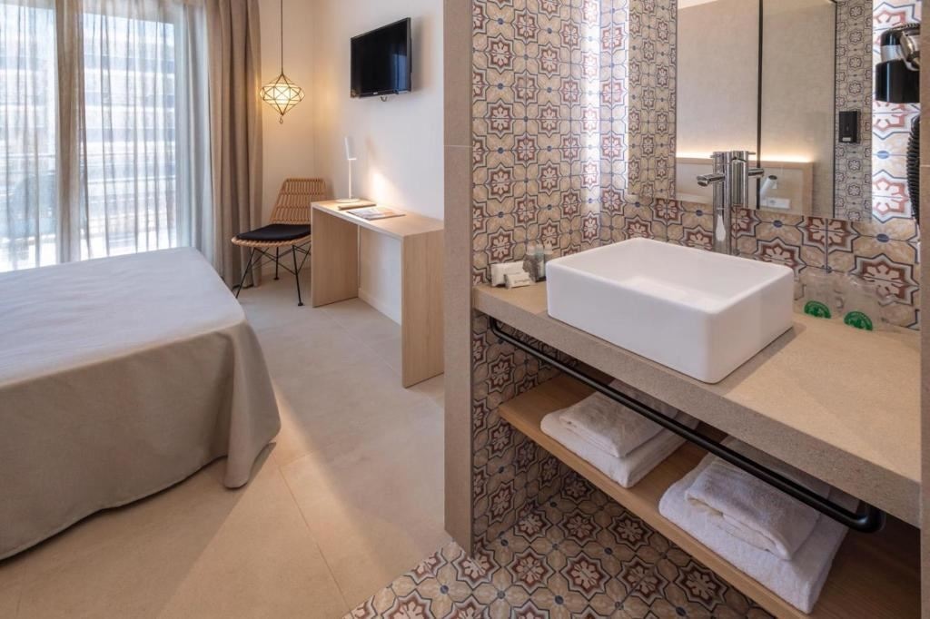 rooms-standard-room-balcony-or-terrace