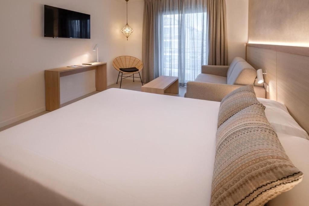 rooms-junior-suite-balcony-or-terrace