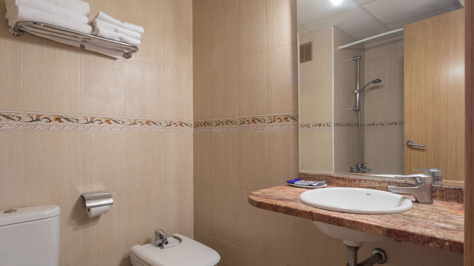 rooms-double-standard-balcony-or-terrace