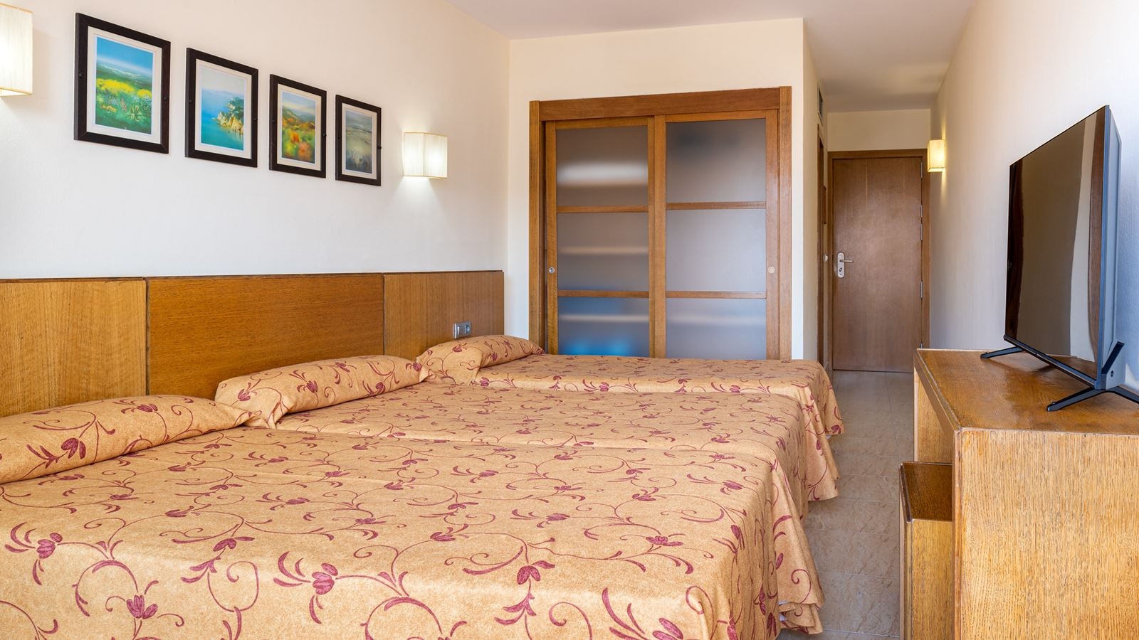 rooms-superior-double-room-balcony-or-terrace