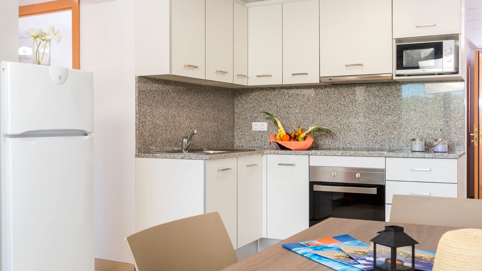 rooms-apartment-3-bedrooms-terrace