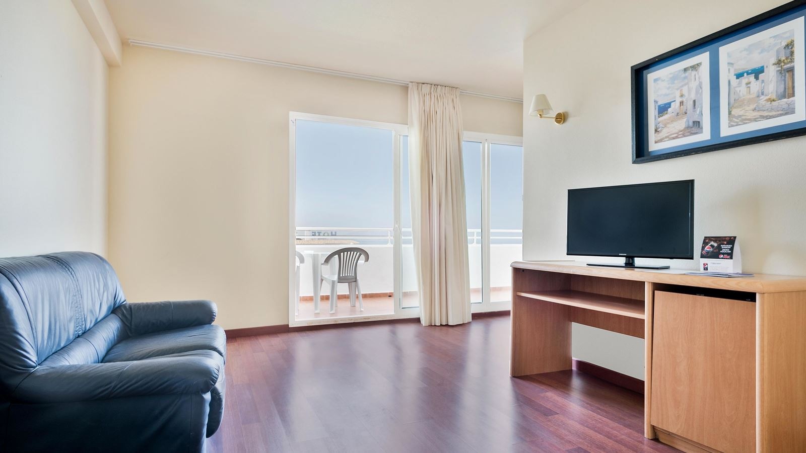 rooms-suite-junior-with-terrace