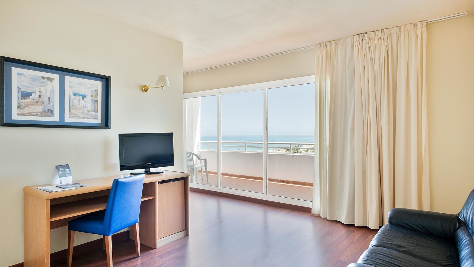 rooms-suite-junior-with-terrace