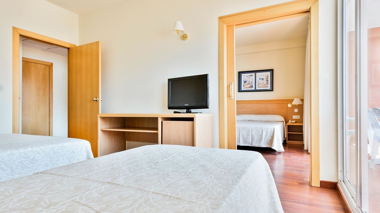 rooms-suite-junior-with-terrace