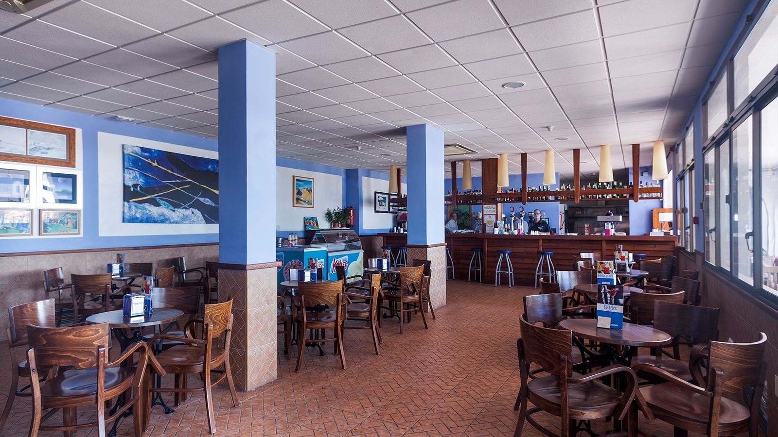 bars-cafeteria-plaza