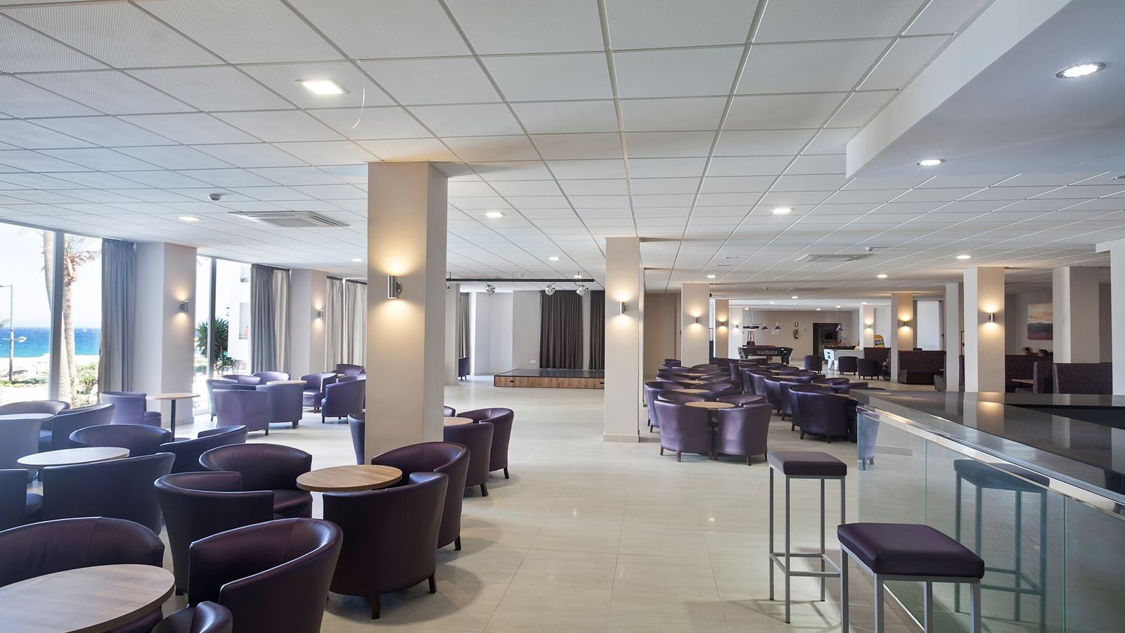 restaurants-main-bar