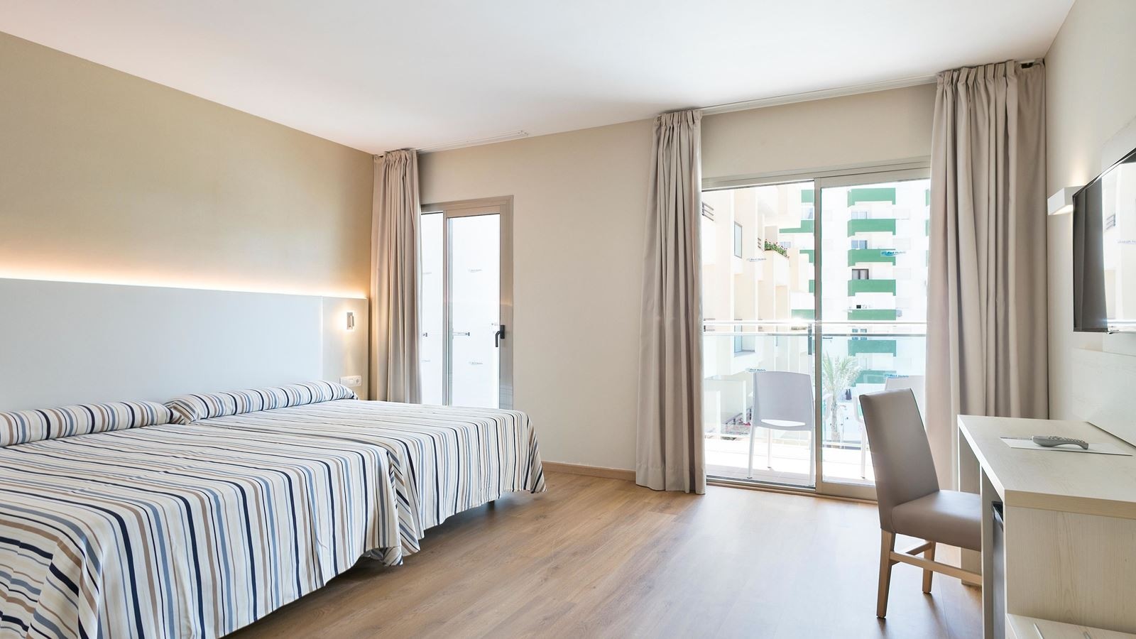 rooms-superior-room-with-balcony-or-terrace