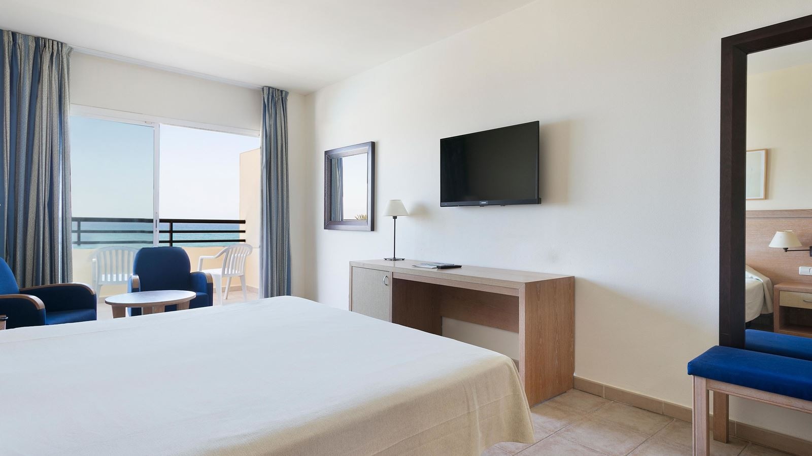 rooms-superior-seaview-with-balcony-or-terrace