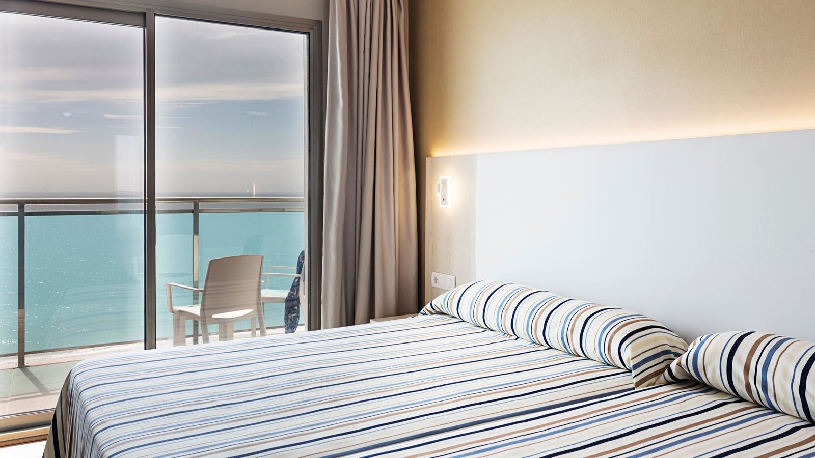 rooms-superior-seaview-with-balcony-or-terrace