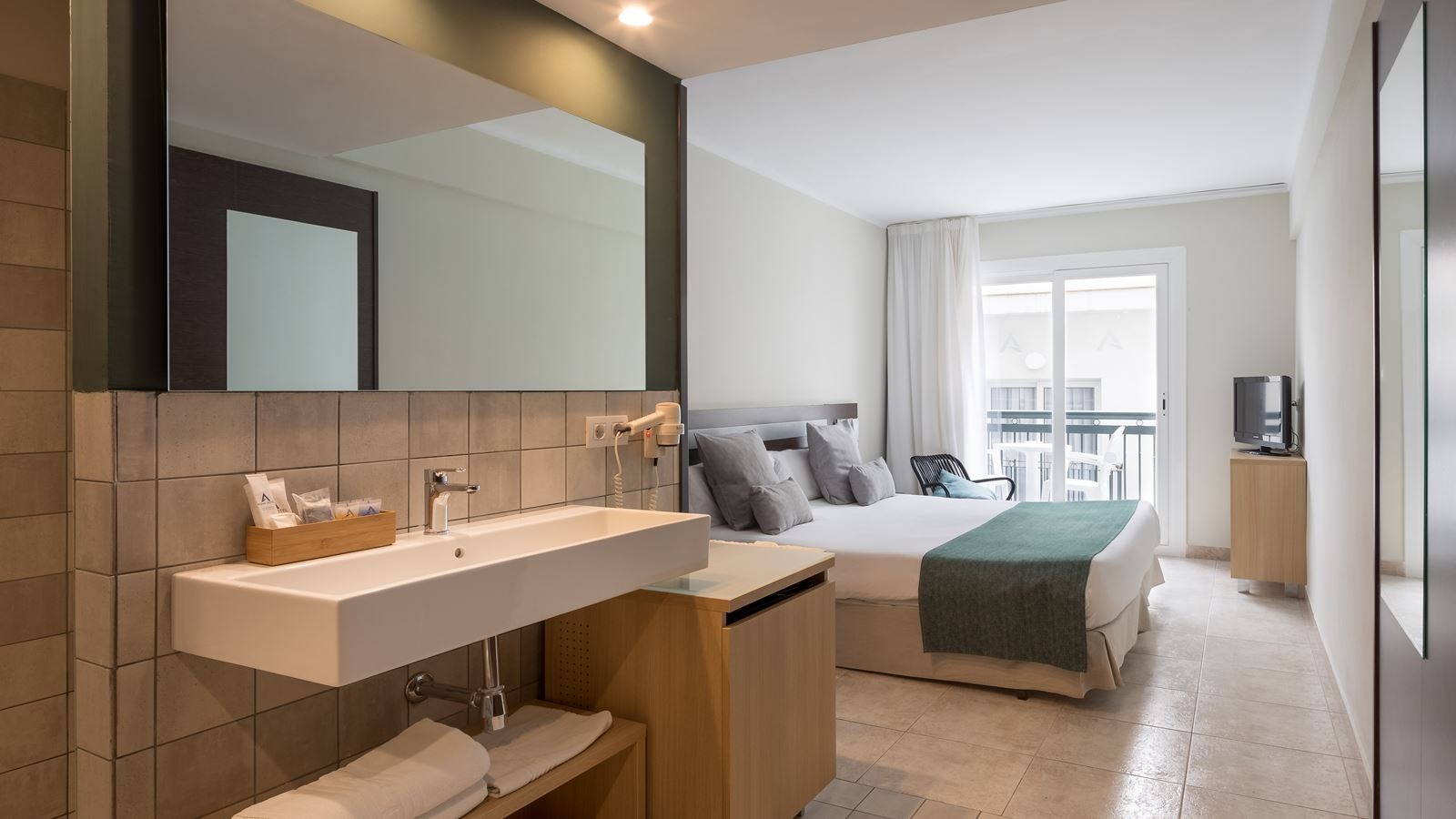 rooms-double-design-room-balcony