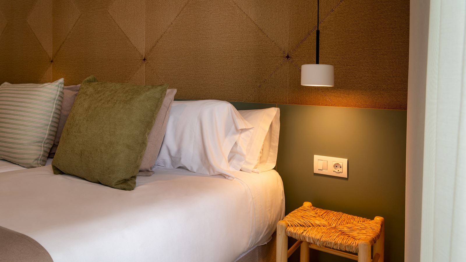 rooms-friendly-room-balcony-or-terrace